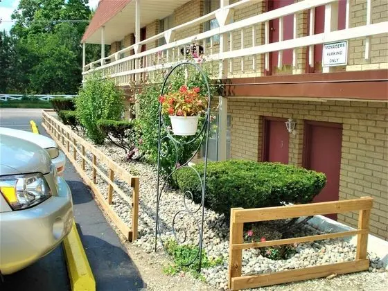 Country Meadow inn - 1