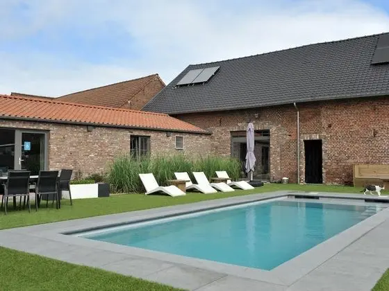 Countryside Cottage in Vlaanderen With Shared Pool