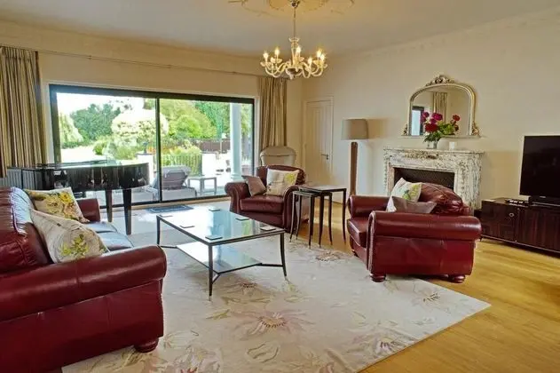 Countryside Escape With Stunning Garden in Surrey - Oda Düzeni