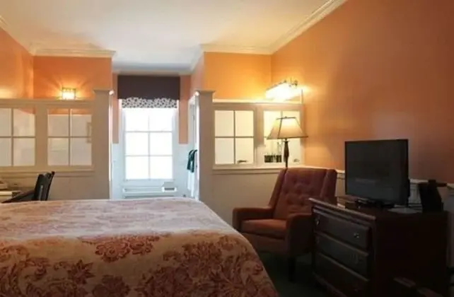 County Clare Irish Hotel & Pub