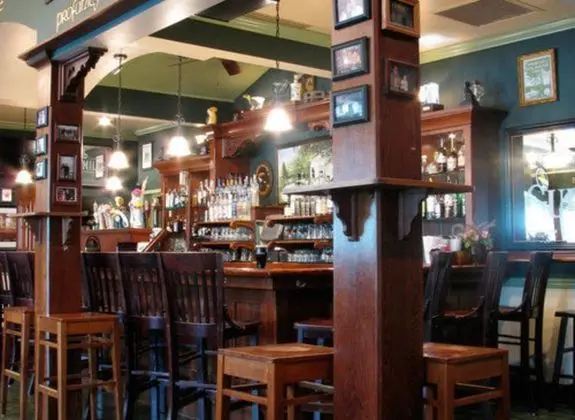 County Clare Irish Hotel & Pub - İç Mekan
