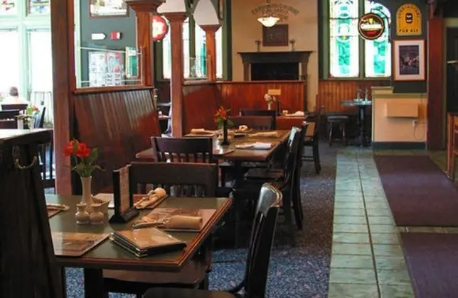 County Clare Irish Hotel & Pub - Yerinde Yemek