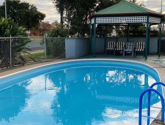 County Lodge Motor Inn - Havuz