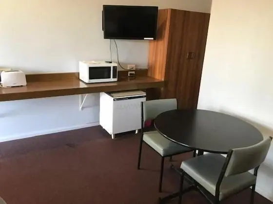 County Lodge Motor Inn - Yerinde Yemek
