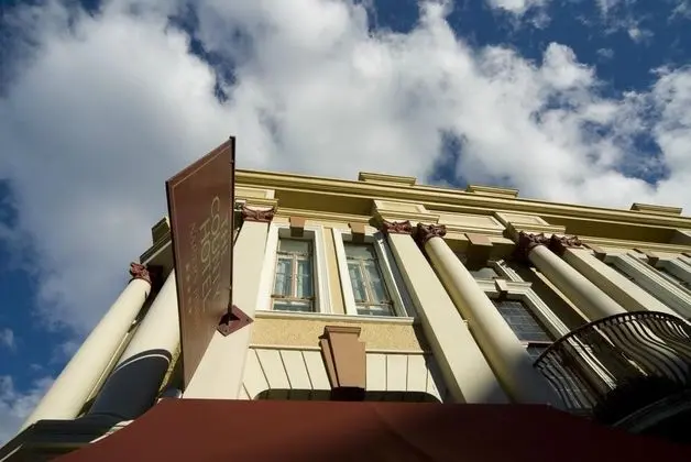 The County Hotel