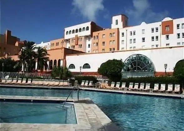 Couples Getaway on the Hollywood Beach - Dış Mekan