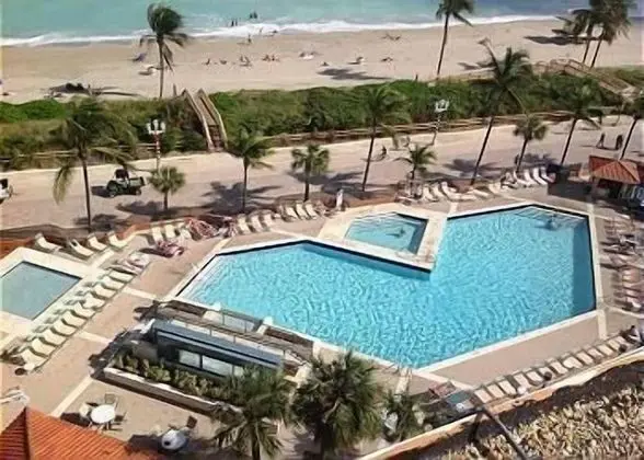 Couples Getaway on the Hollywood Beach - Dış Mekan