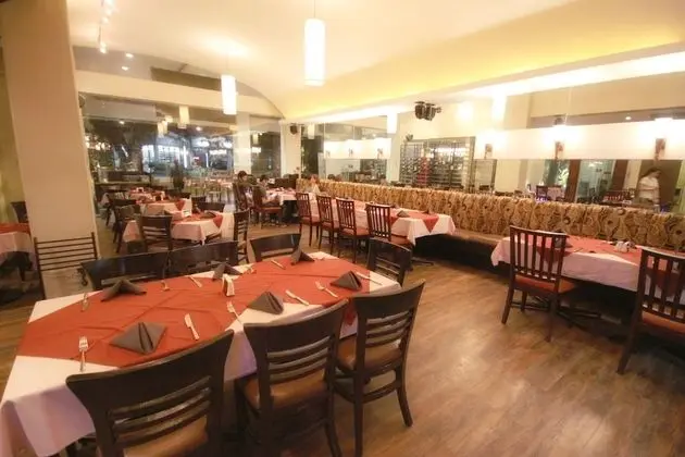 Court Meridian Hotel and Suites - Yerinde Yemek