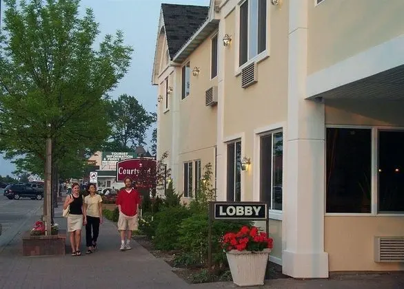 Court Plaza Inn & Suites of Mackinaw
