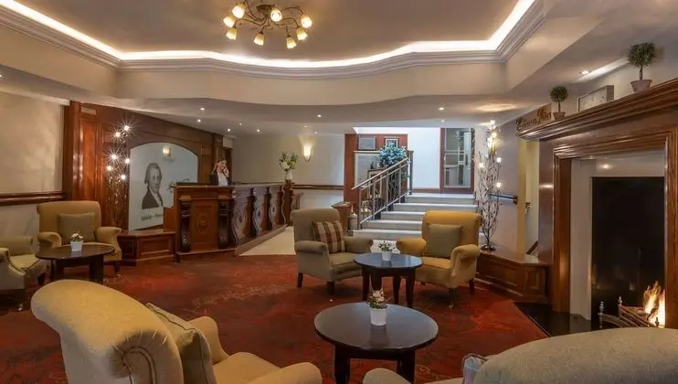The Court Yard Hotel - Lobi
