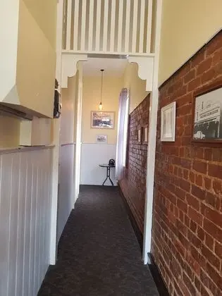 Courthouse Bar & Grill - Lobi