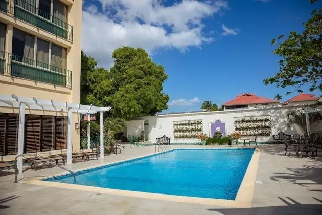 The Courtleigh Hotel and Suites - Havuz