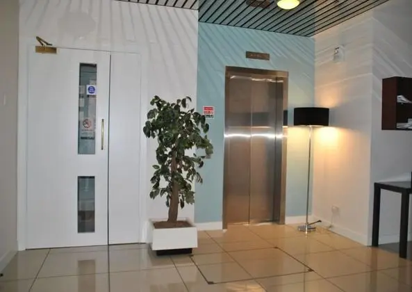 The Courtyard 10 - Lobi