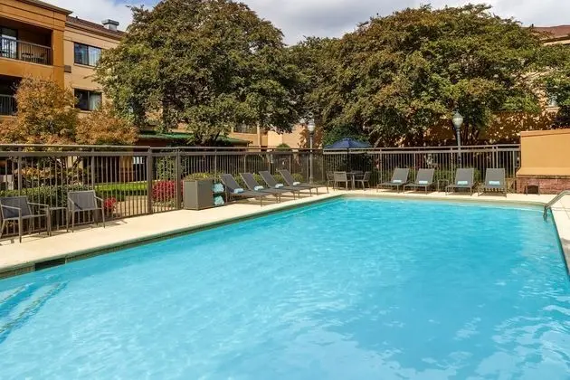 Courtyard Atlanta Alpharetta - Havuz