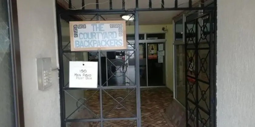 The Courtyard Backpackers - Lobi