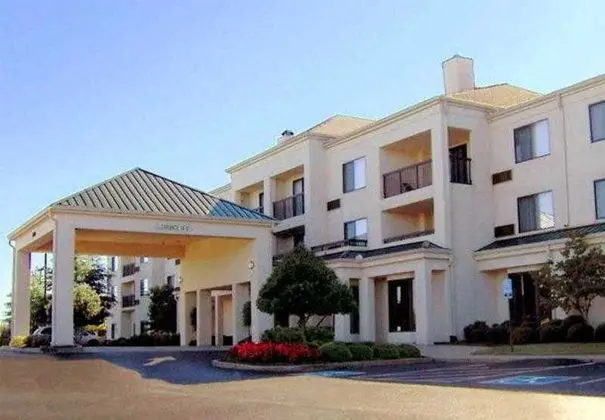 Courtyard Bentonville