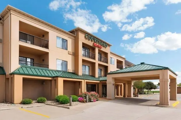 Courtyard Bloomington Normal - Dış Mekan