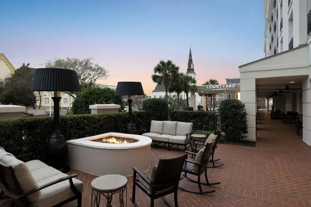 Courtyard Charleston Historic District - Öne Çıkan Resim