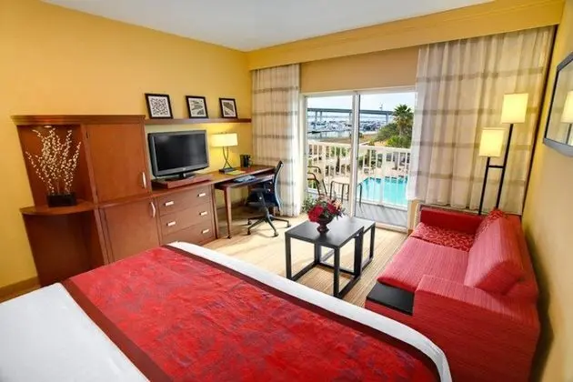 Courtyard Charleston Waterfront - Genel