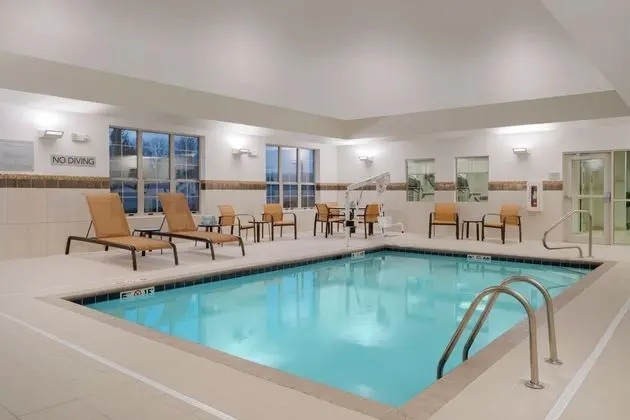 Courtyard Columbus New Albany - Havuz