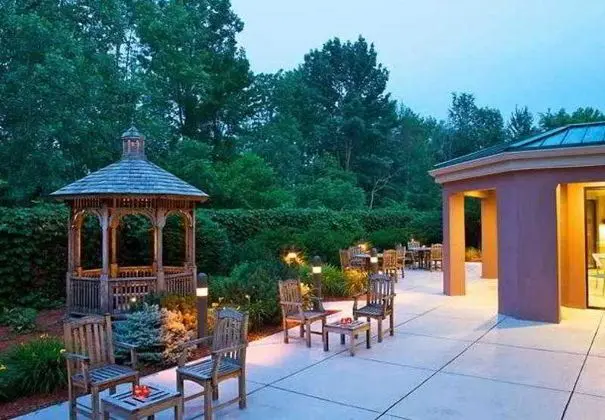 Courtyard Columbus Tipton Lakes