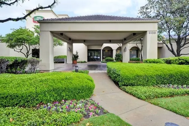 Courtyard Dallas Medical/Market Center - Dış Mekan