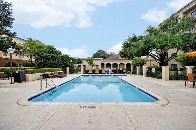 Courtyard Dallas Medical/Market Center - Havuz