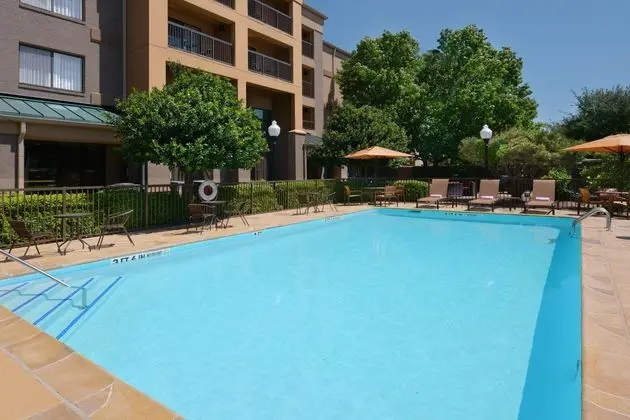 Courtyard Dallas Richardson at Campbell - Havuz