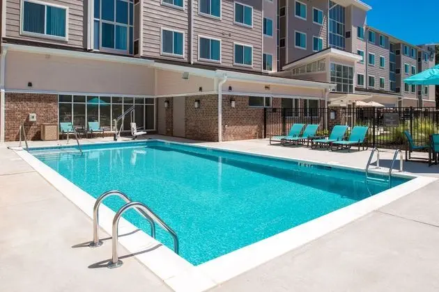 Courtyard Decatur - Havuz