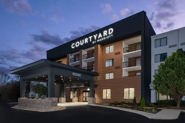 Courtyard Decatur - Öne Çıkan Resim