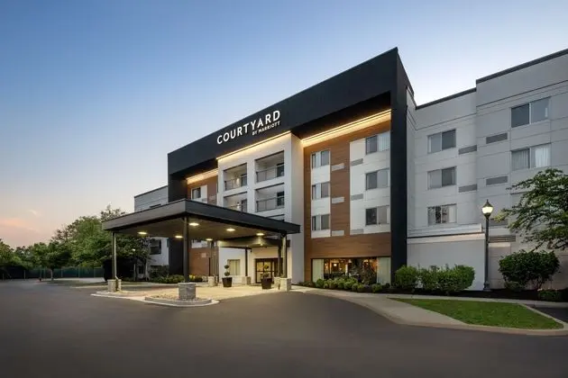 Courtyard Edison Woodbridge - Öne Çıkan Resim