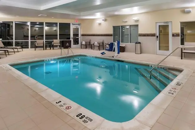 Courtyard Elmira Horseheads - Havuz