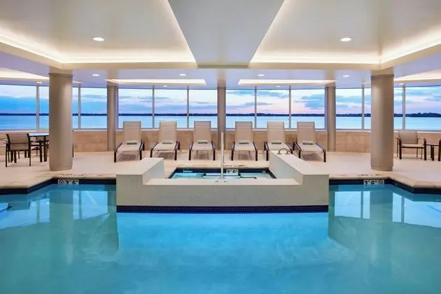 Courtyard Erie Bayfront - Havuz