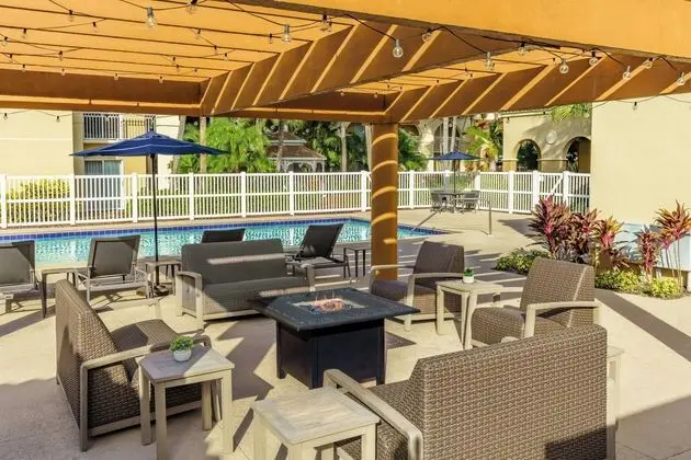 Courtyard Fort Lauderdale North/Cypress Creek - Havuz