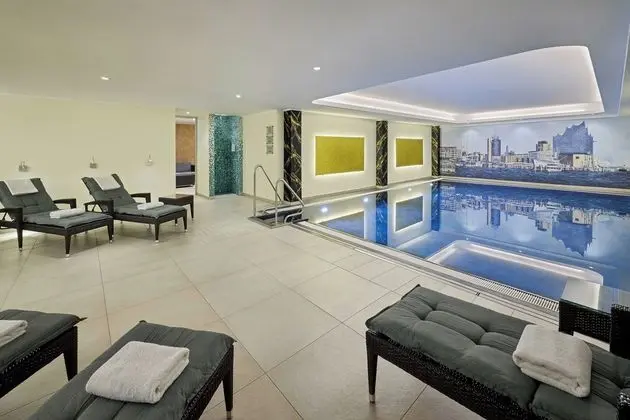 Courtyard Hamburg Airport Hotel - Havuz