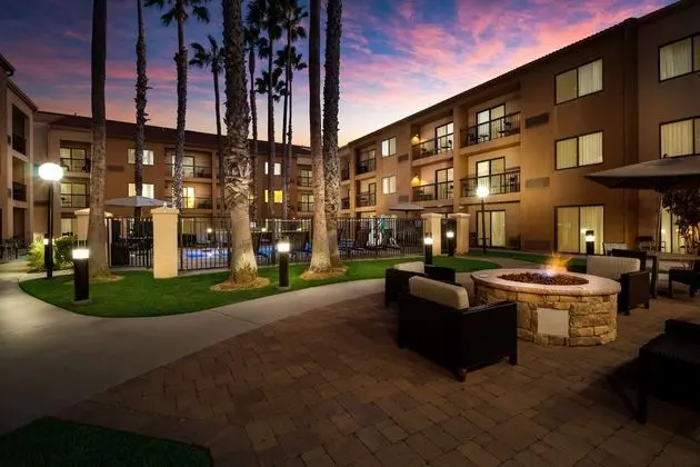 Courtyard Huntington Beach Fountain Valley