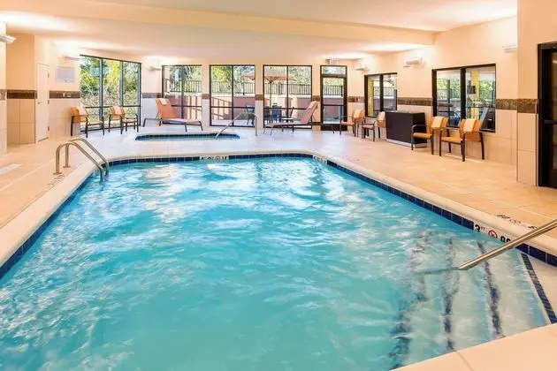 Courtyard Kalamazoo Portage - Havuz