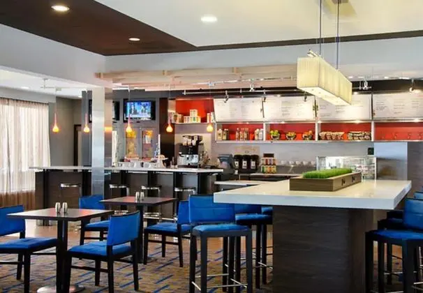 Courtyard Kansas City Airport - Bar