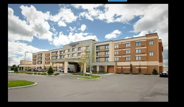 Courtyard Kingston Highway 401/Division Street