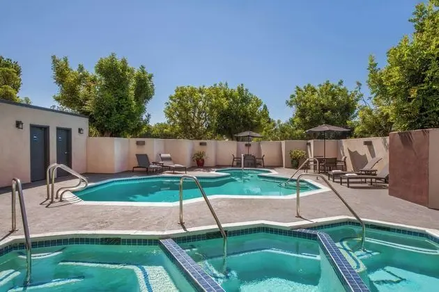 Courtyard Los Angeles Pasadena/Monrovia - Havuz