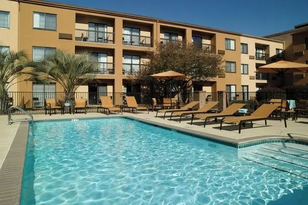 Courtyard Macon - Havuz