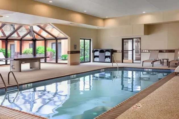 Courtyard Mahwah - Havuz