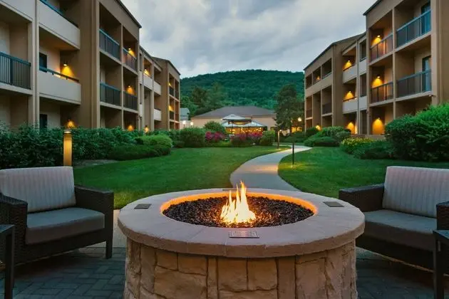 Courtyard Mahwah - Öne Çıkan Resim