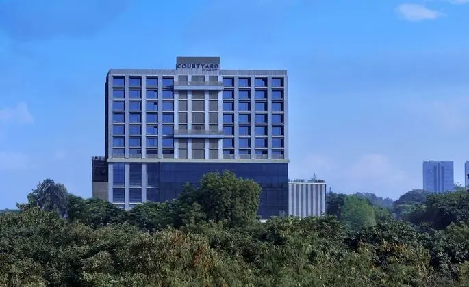 Courtyard By Marriott Ahmedabad Sindhu Bhavan Road - Dış Mekan