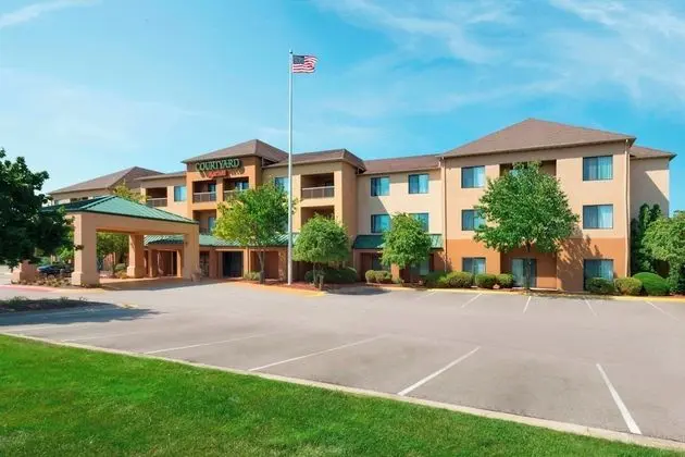 Courtyard by Marriott Akron Fairlawn - Dış Mekan