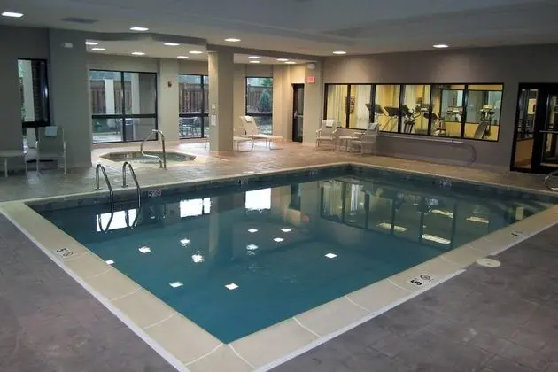 Courtyard by Marriott Akron Stow - Havuz