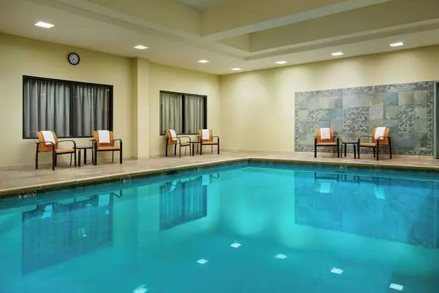 Courtyard by Marriott Akron Stow - Havuz