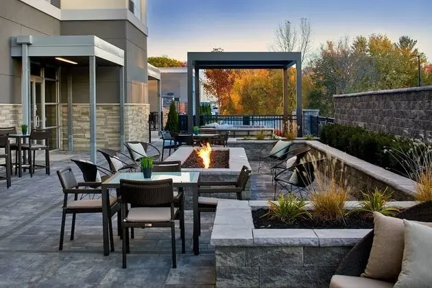 Courtyard by Marriott Albany Airport - Dış Mekan