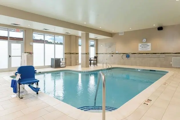 Courtyard by Marriott Asheville Biltmore Village - Havuz