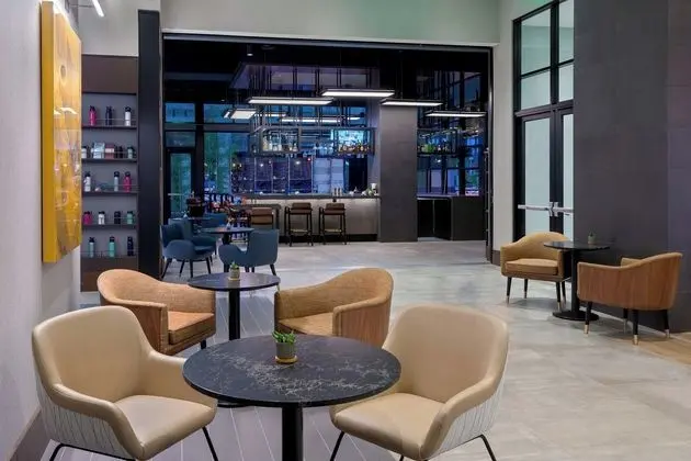 Courtyard by Marriott Atlanta Midtown - Lobi